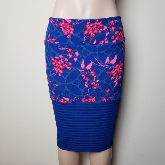 LuLaRoe Dresses & Skirts - LULAROE Cassie Floral Skirt D60-2